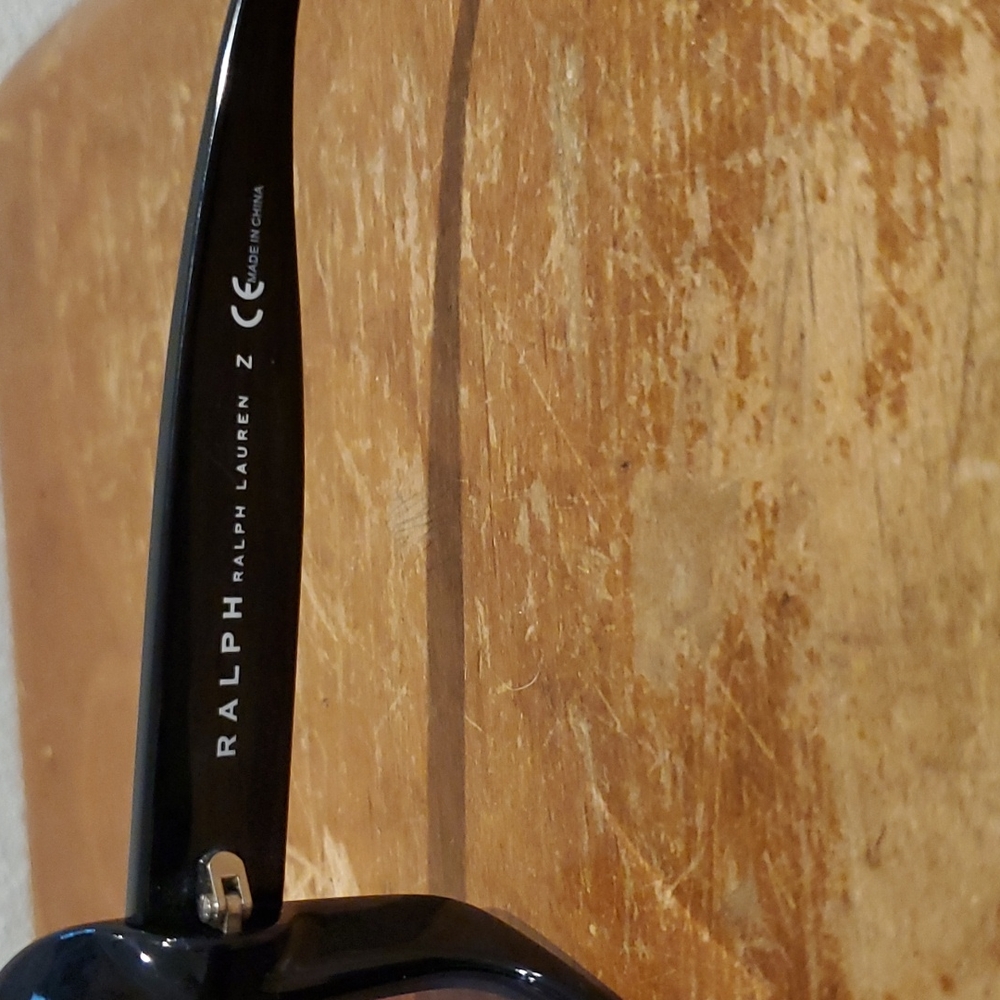 Ralph Lauren ladies large frame sunglasses - Picture 5 of 6